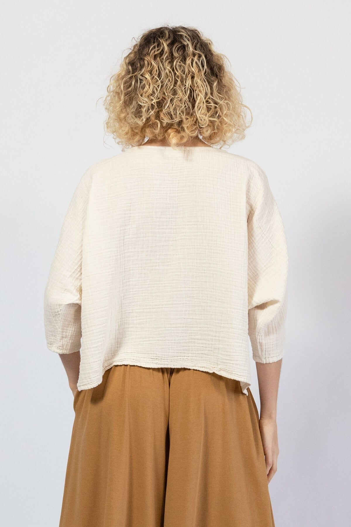Boxy cropped muslin cotton top for women – rear view