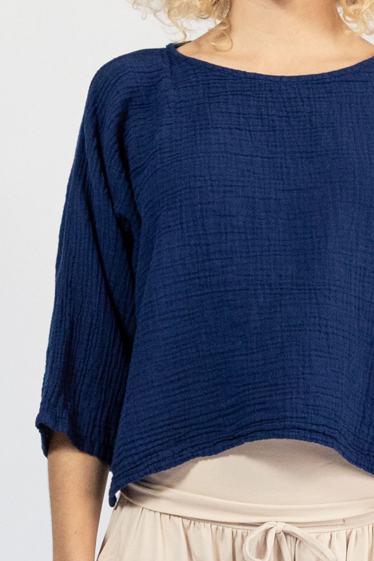 Lightweight boxy cotton top for women – crinkle cotton detail