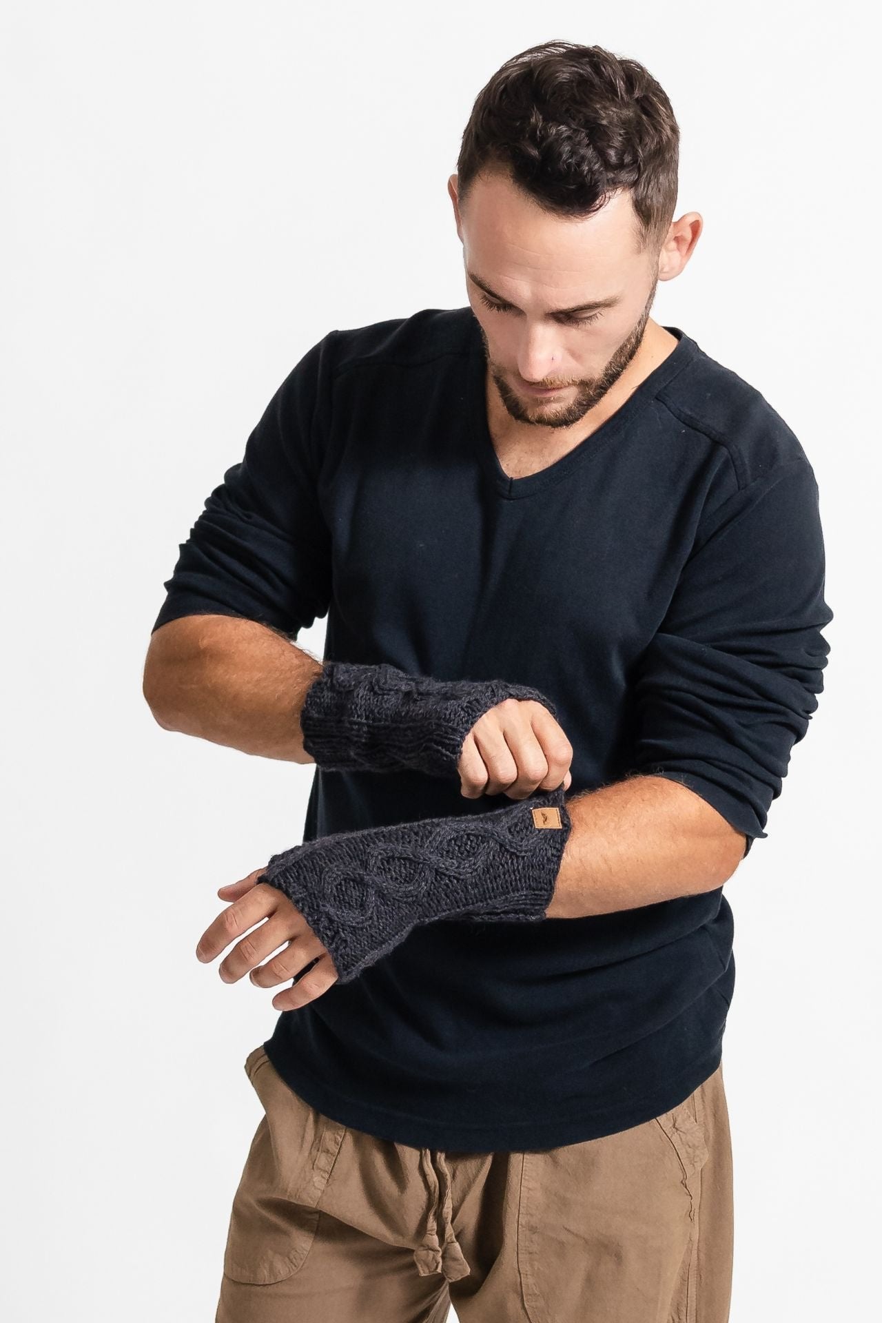 Surya Australia merino wool hand warmers for men from Nepal - Charcoal