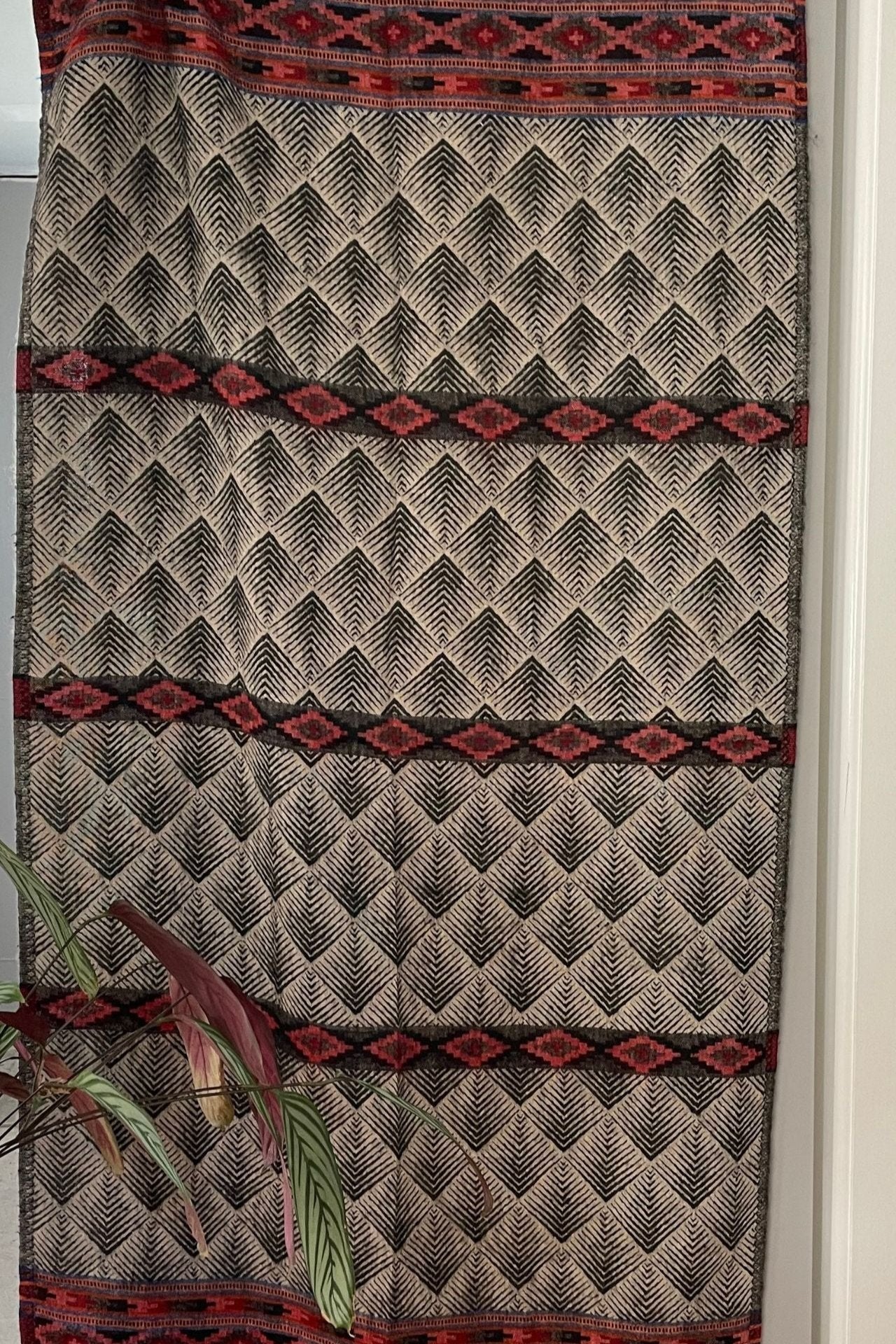 Surya Australia Ethical Tibetan Throw Rugs made in Nepal - Black