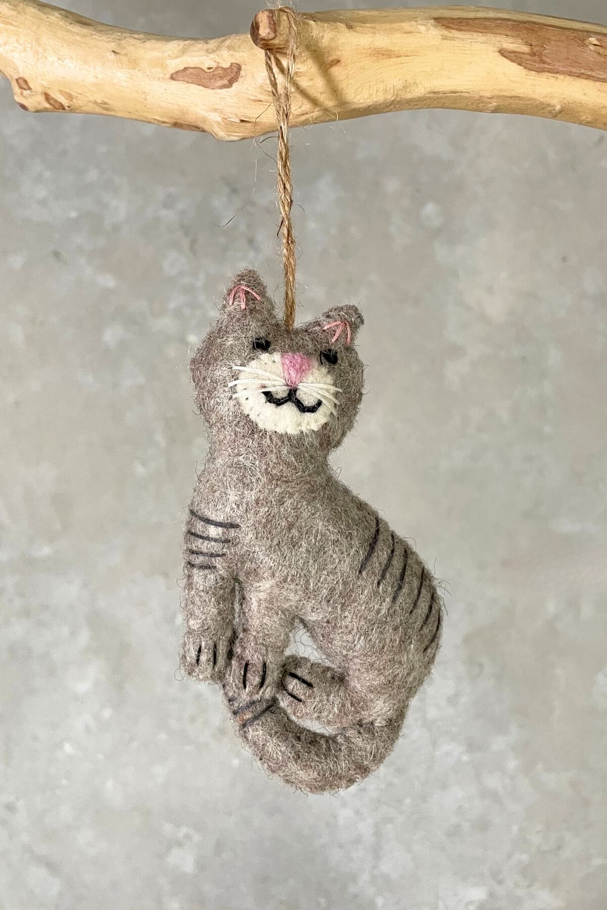 Surya Wool felt Hanging Cat - Grey
