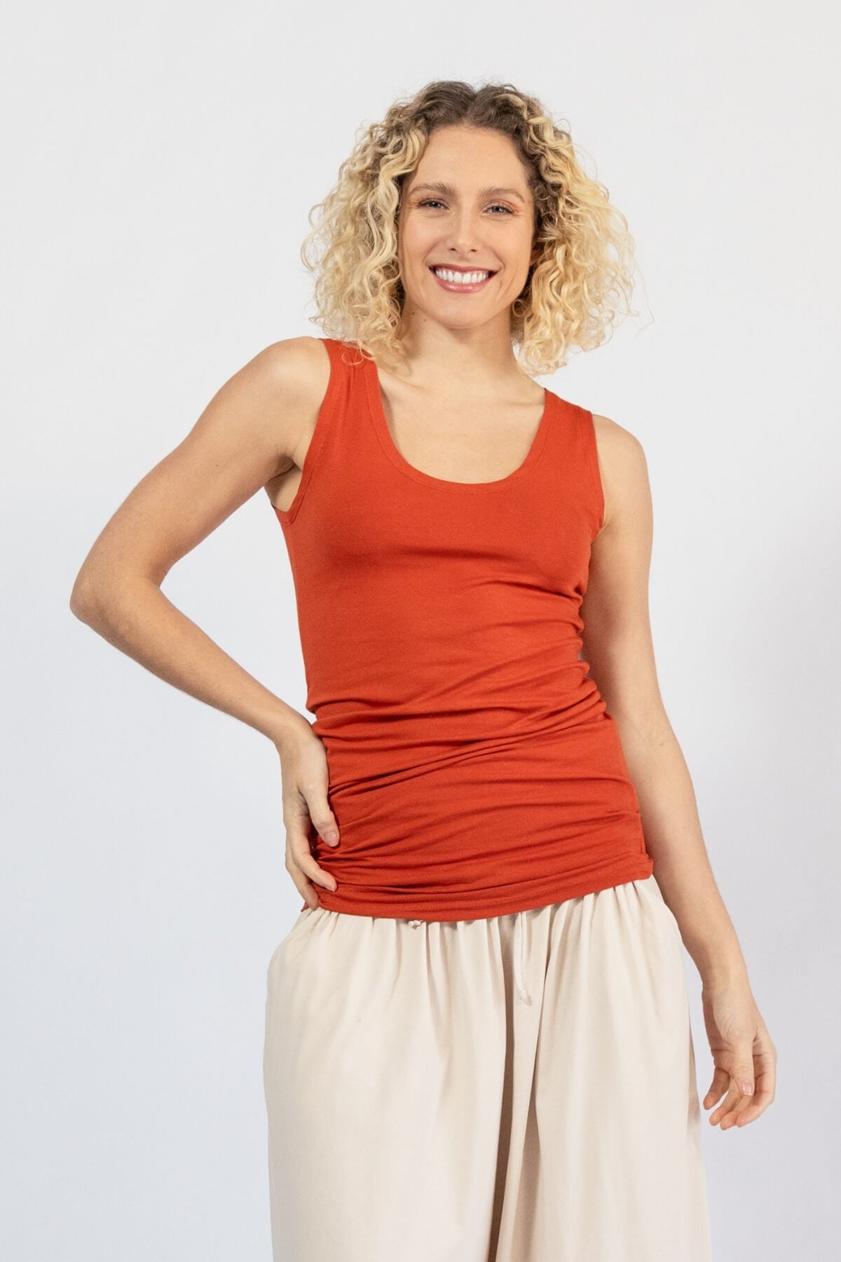 Organic cotton singlet top for women – burnt orange