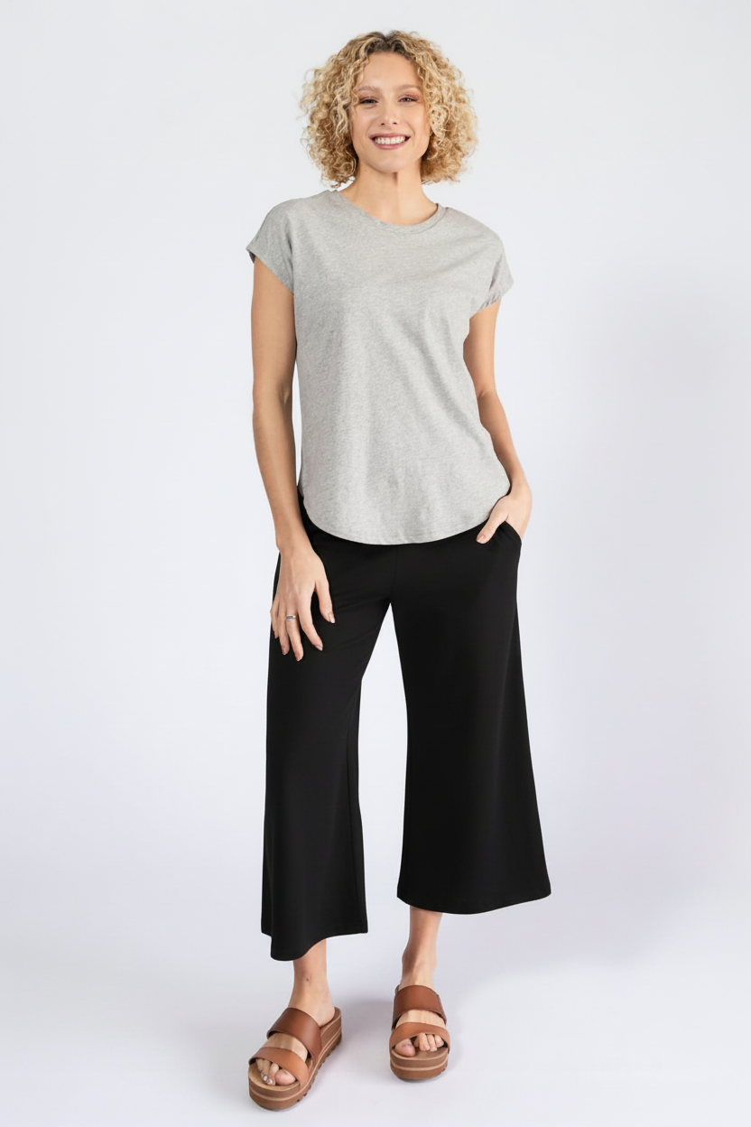 Black cropped pants version