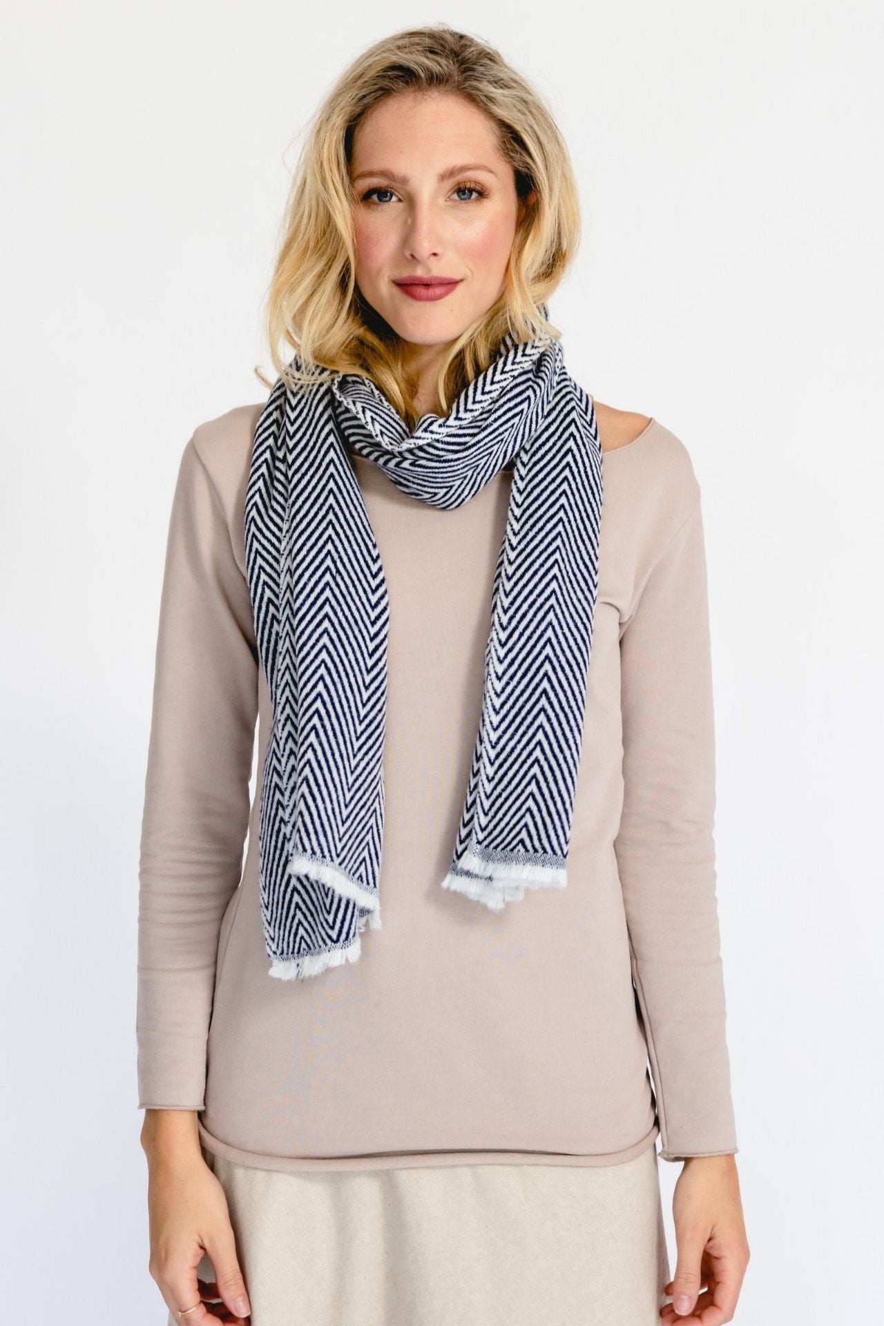 Surya Australia Ethical Cashmere Scarf from Nepal - black