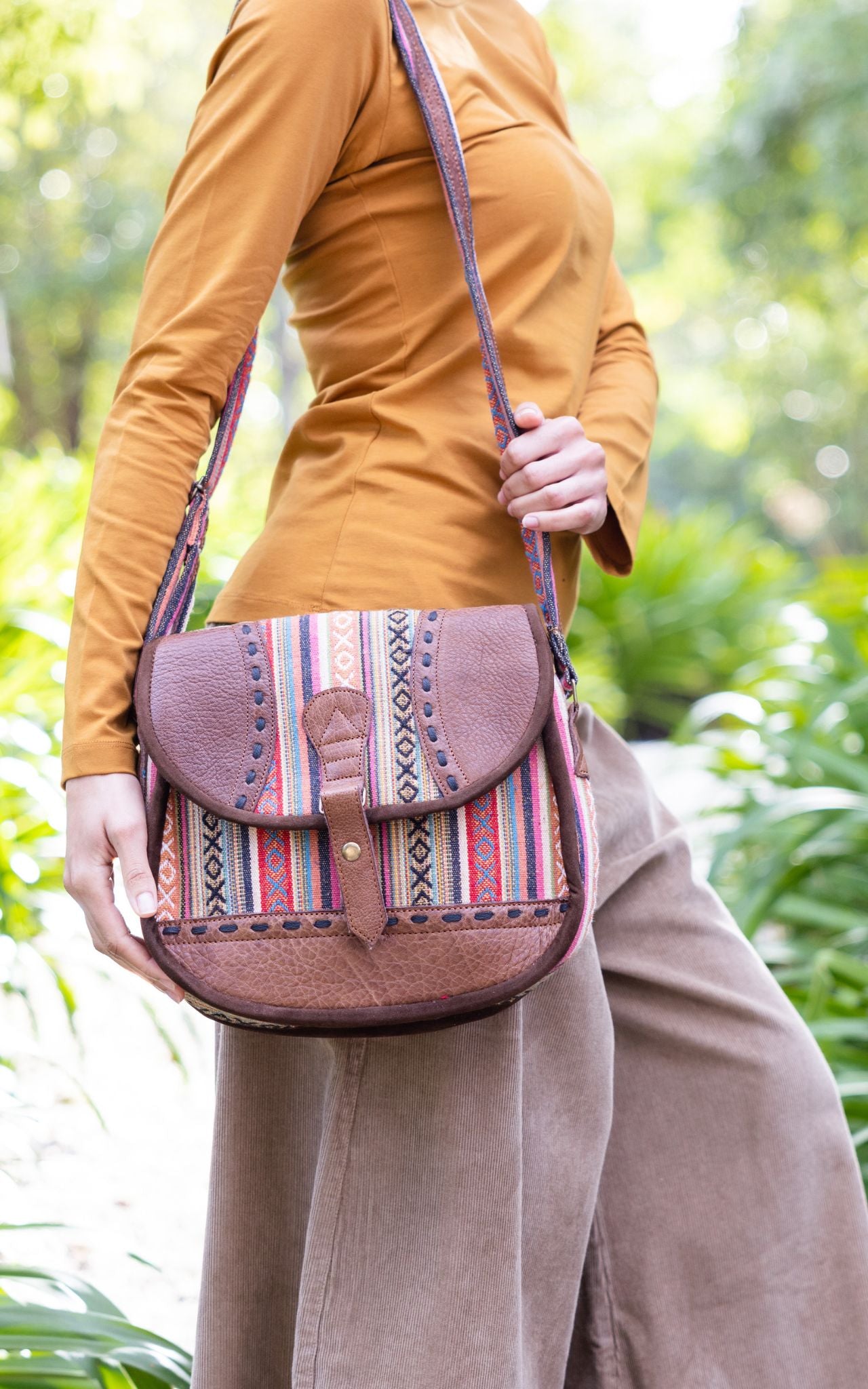 Surya Australia Buffalo Leather & Cotton Bag made in Nepal - Léon