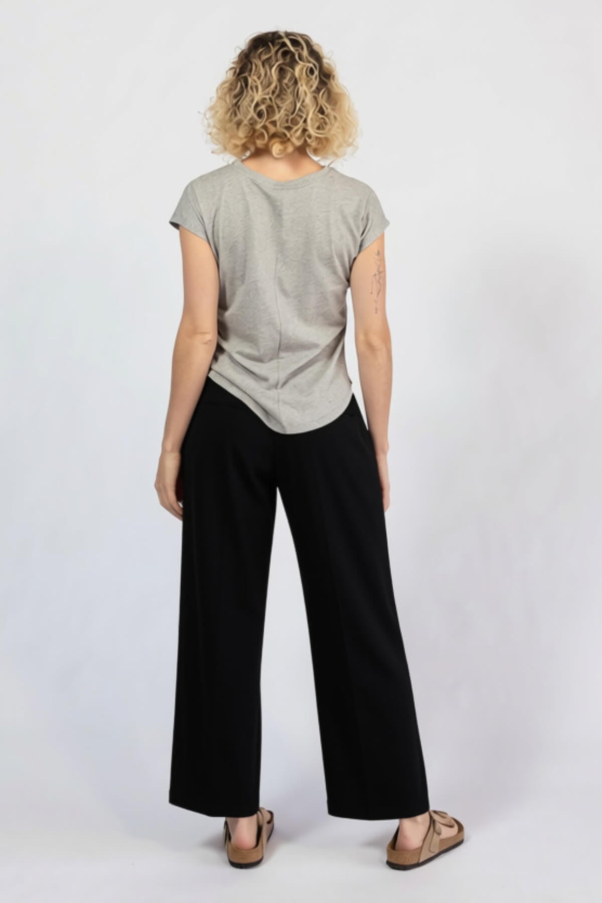 Comfortable everyday muslin cotton pants for women - rear view