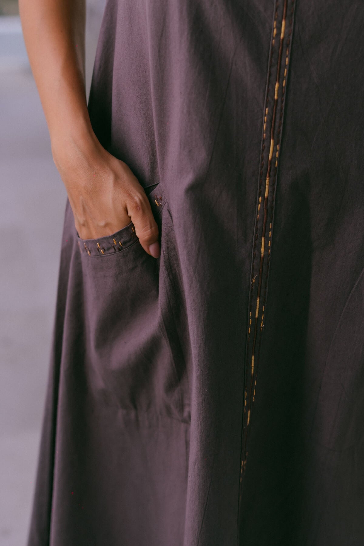 Embroidered woven cotton dress for women – detail of pockets