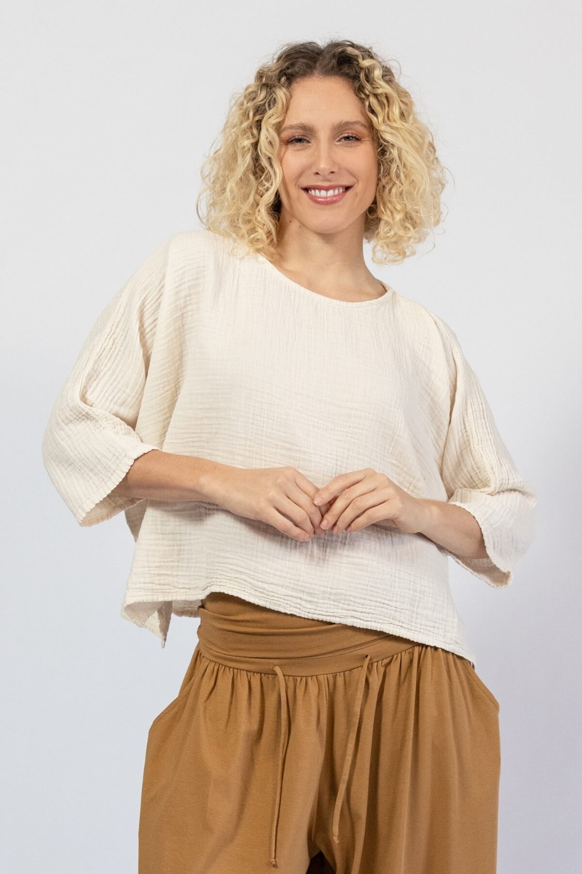 Boxy cropped muslin cotton top for women – oatmeal
