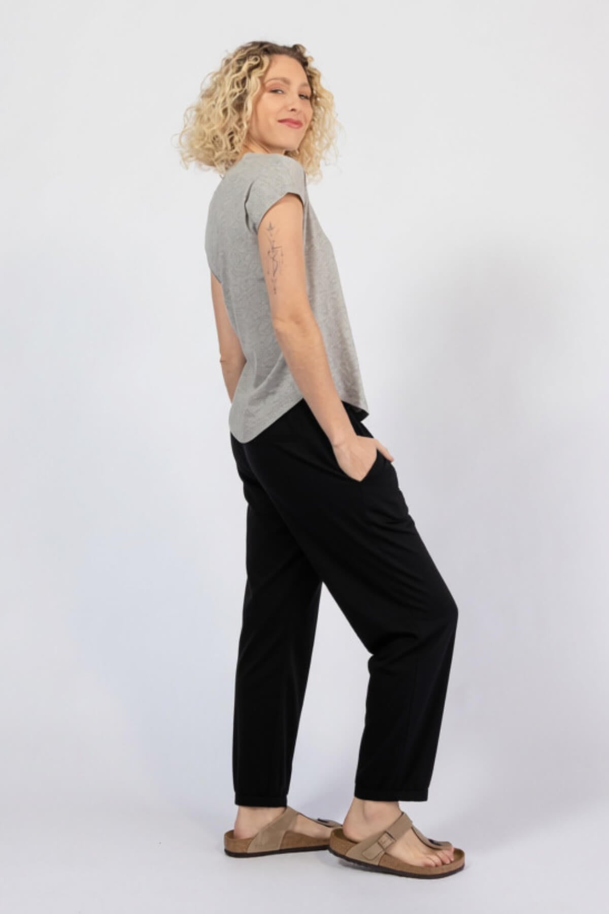 Comfortable everyday muslin cotton pants for women - right side view