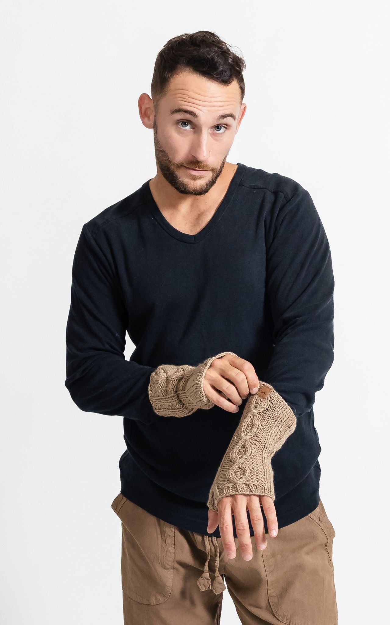 Surya Australia merino wool hand warmers for men from Nepal - Taupe