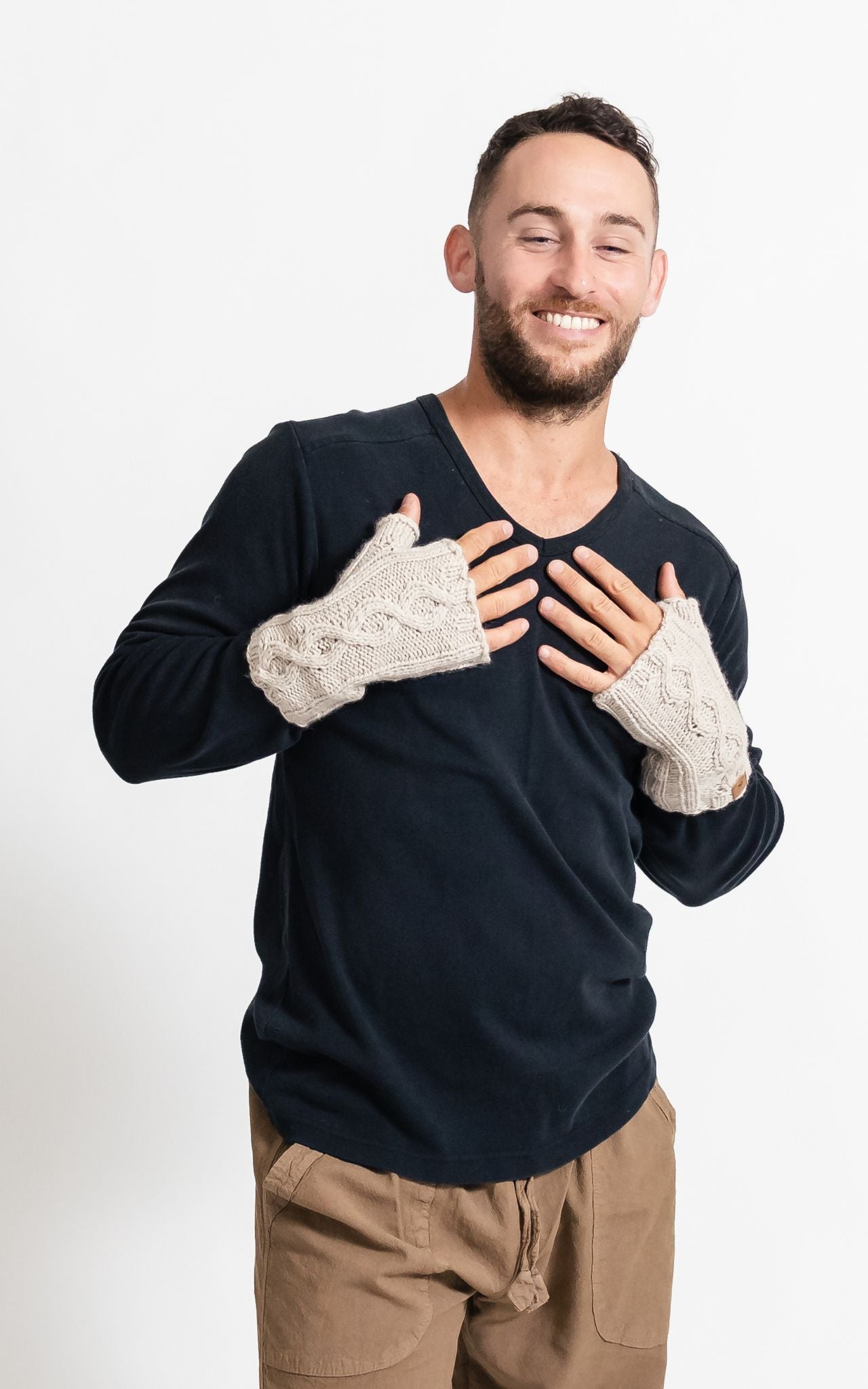 Surya Australia merino wool hand warmers for men from Nepal - Oatmeal