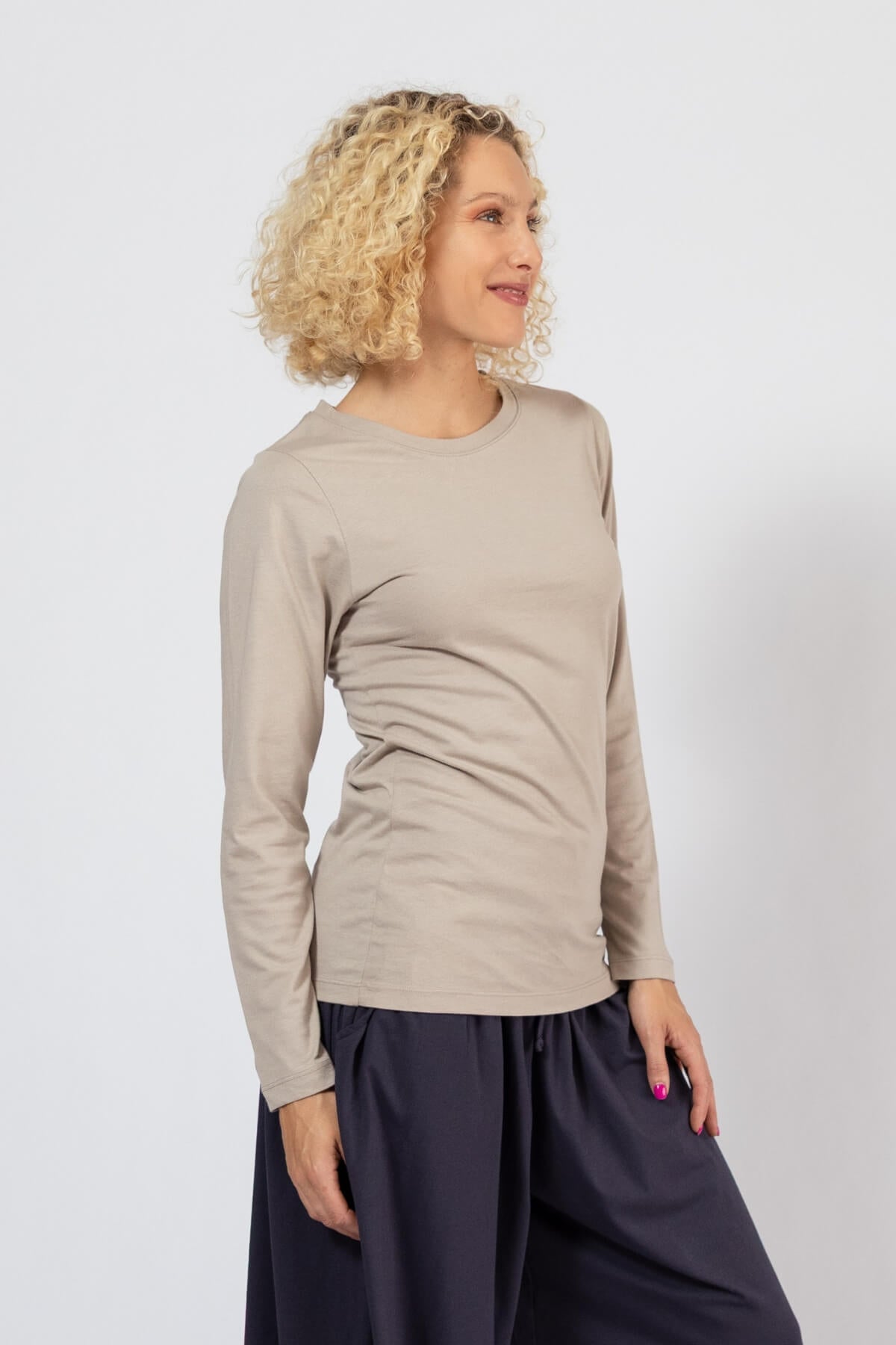Organic cotton long sleeve top for women - right side view