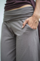 Surya Organic Cotton Cropped Pants - pockets detail