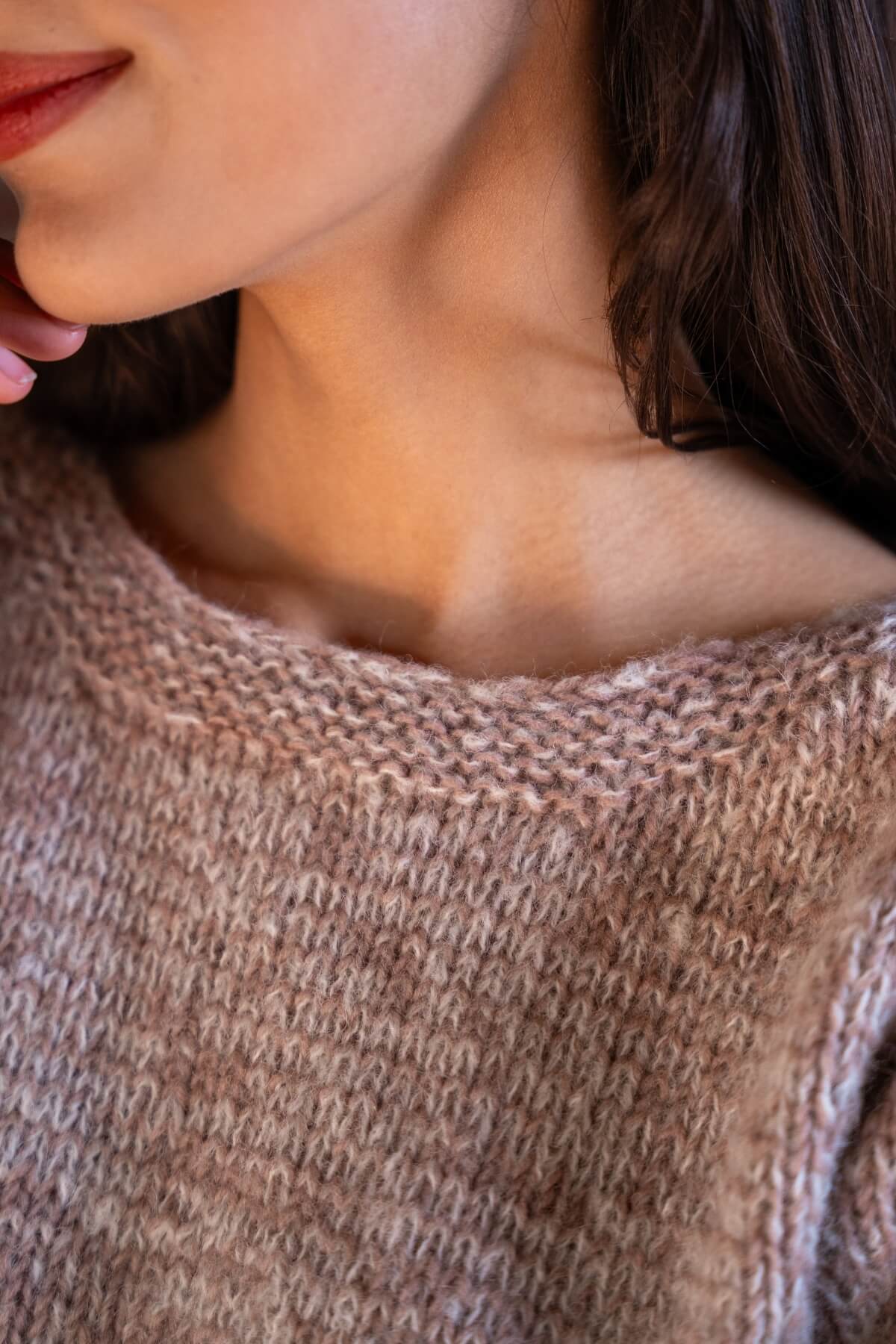 Surya Oversized Wool Sweater for Women - neckline detail