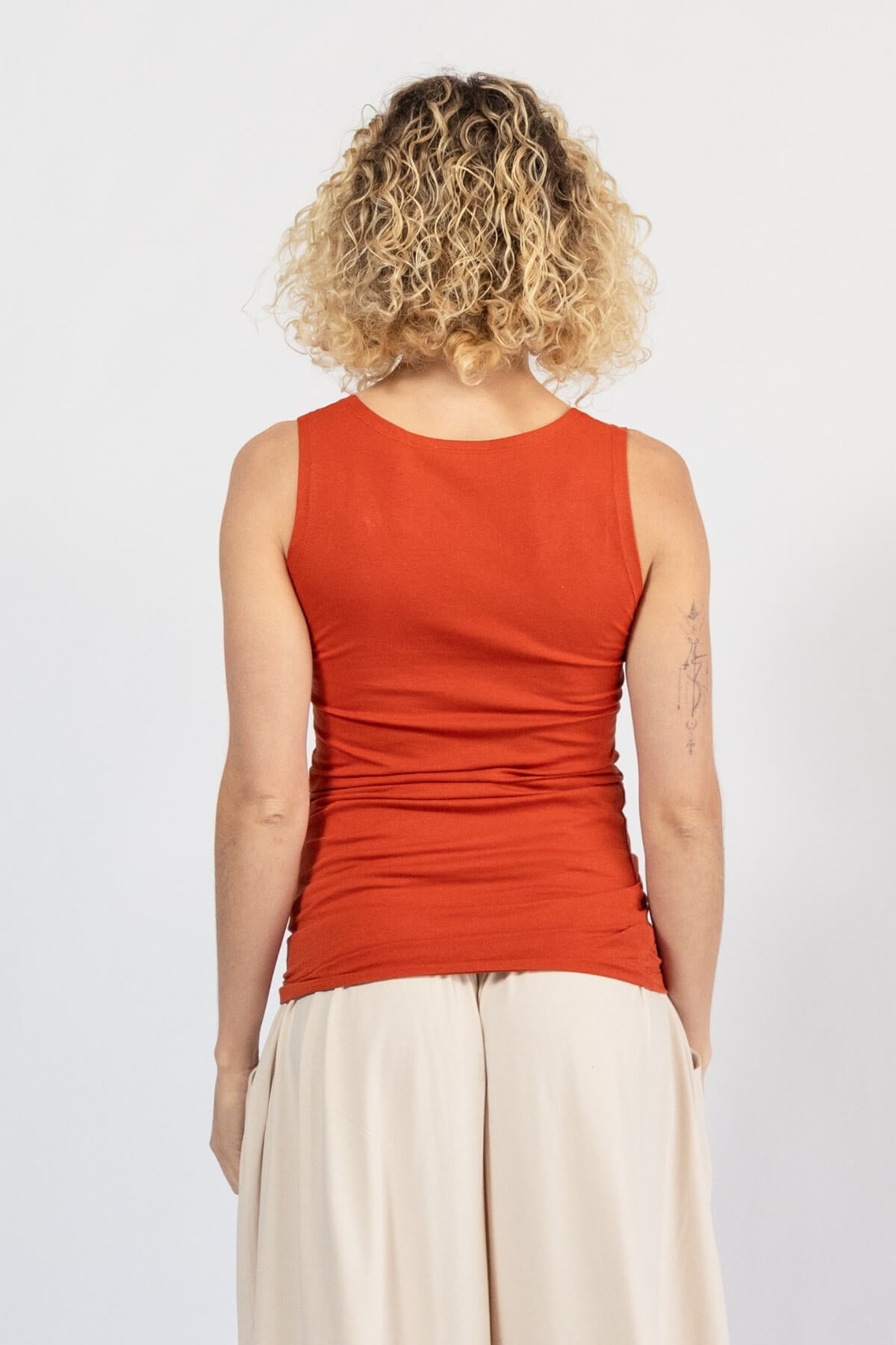 Organic cotton singlet top for women – rear view