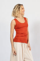 Organic cotton singlet top for women – right side view