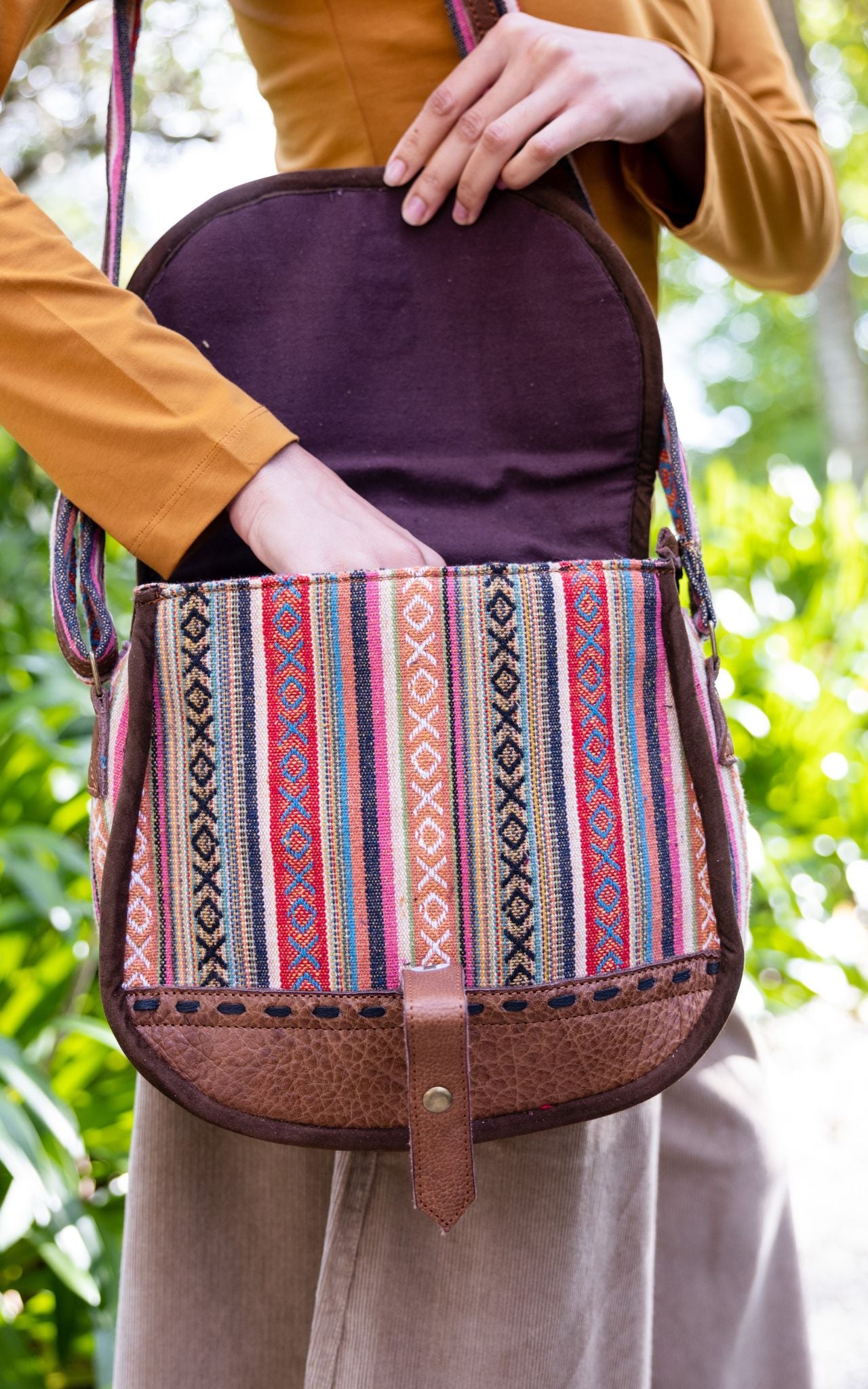 Surya Australia Buffalo Leather & Woven Cotton Bag made in Nepal - Léon