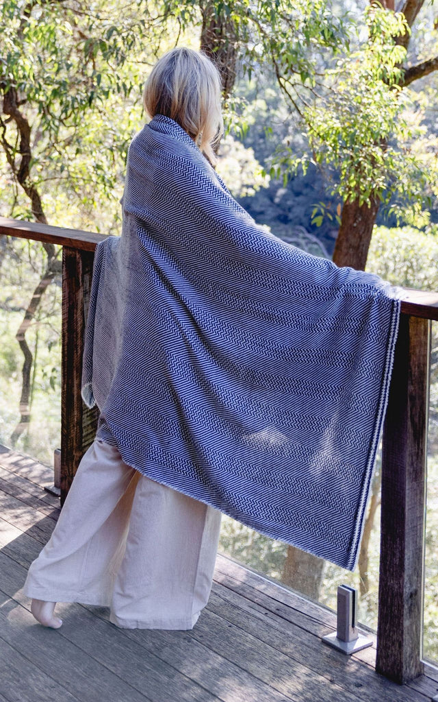 Surya Australia Cashmere Blanket - Charcoal